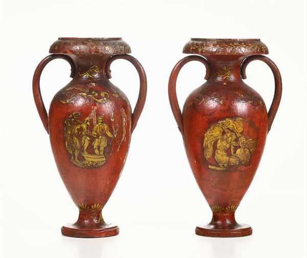 Coppia di vasi biansati in legno dipinto, Italia Centrale fine XVIII secolo