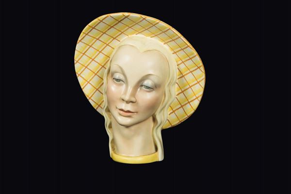 Elena Konig Scavini, Lenci, Torino, 1940 ca. A female head with a large hat, earthenware ceramics with a polychrome decor