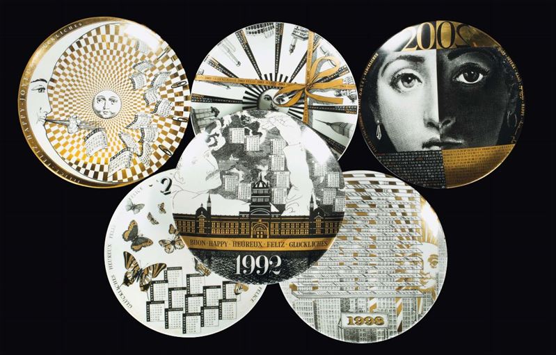 Fornasetti, Milano, 1990s. Six plates from the Calendario series, 1990 to 2017, decorated porcelain  - Auction 20th Century Decorative Arts - I - Cambi Casa d'Aste