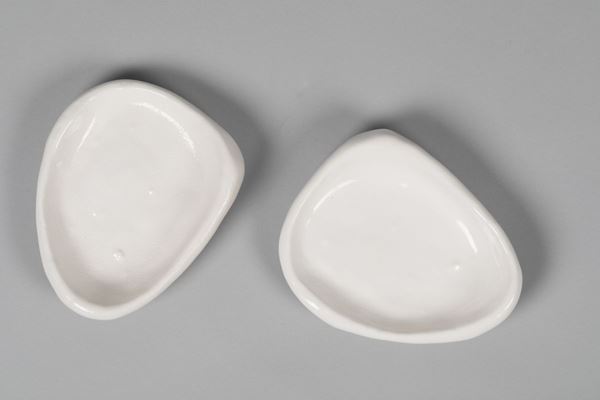 Franco Meneguzzo, Danese, Milano, 1956-1958 ca. A pair of triangular bowls in earthenware ceramics