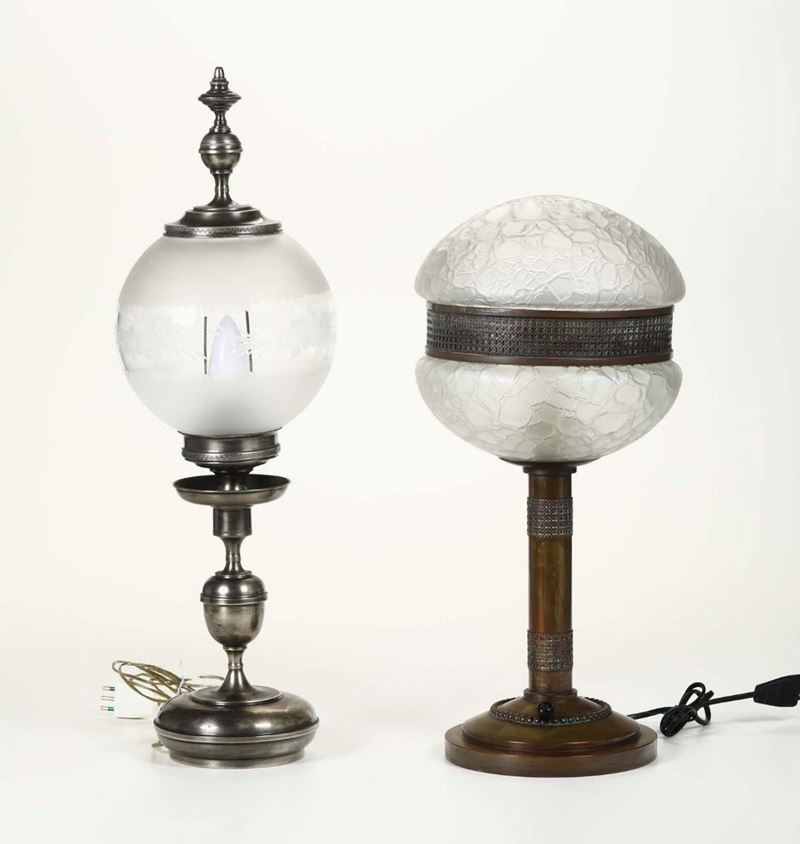 Due lampade in metallo con plafoniera in vetro  - Asta Asta a Tempo Antiquariato - I - Cambi Casa d'Aste