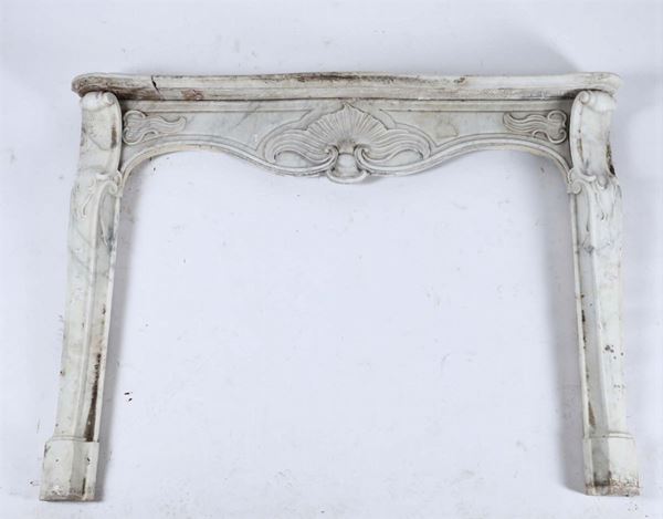 Camino in marmo bianco scolpito, XVIII-XIX secolo