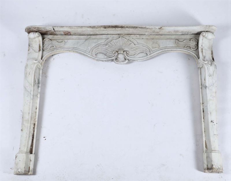 Camino in marmo bianco scolpito, XVIII-XIX secolo  - Auction Fine Art - Cambi Casa d'Aste