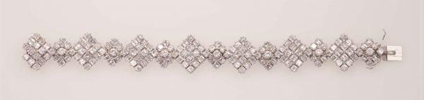 A princess-cut and brilliant-cut diamonds bracelet