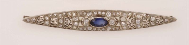 Synthetic sapphire and diamond brooch  - Auction Fine Jewels - Cambi Casa d'Aste