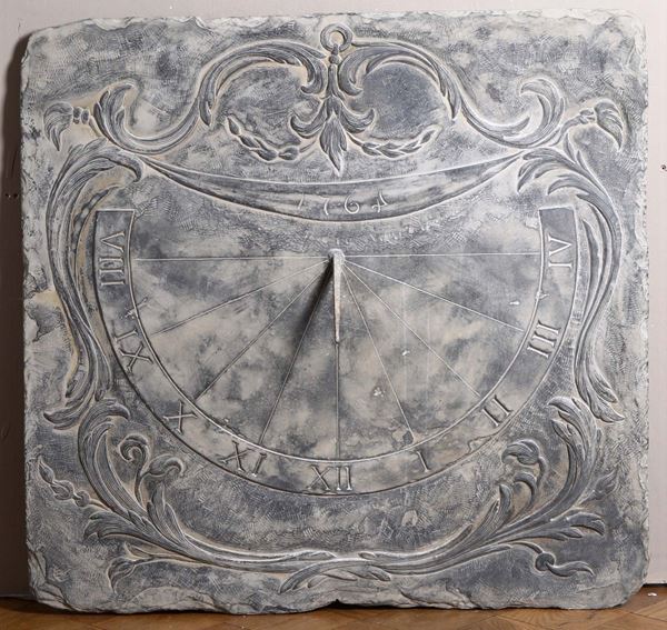 Meridiana in ardesia scolpita, datata 1764