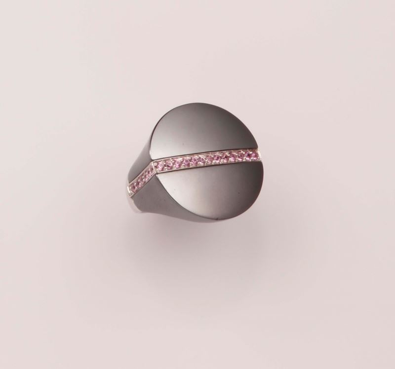 Damiani. Anello in ematite e zaffiri rosa  - Auction Vintage, Jewels and Watches - Cambi Casa d'Aste