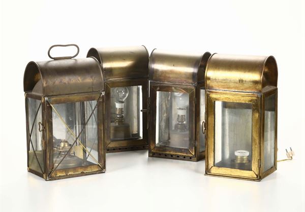 Quattro lampade in metallo