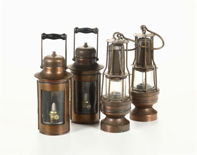 Lotto di quattro lampade diverse in metallo  - Auction Fine Art - Cambi Casa d'Aste