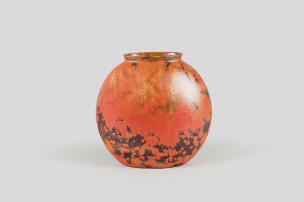 Guido Andlovitz, Società Ceramica Italiana, Laveno, 1935 ca. A large vase with a moiré glaze decor in the tones of orange