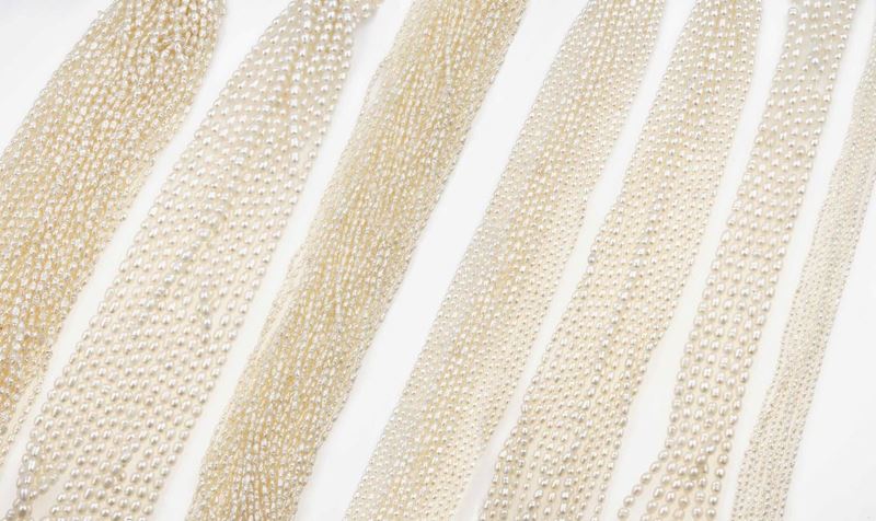 134 fili di perle coltivate di varie dimensioni  - Asta Gioielli - Cambi Casa d'Aste