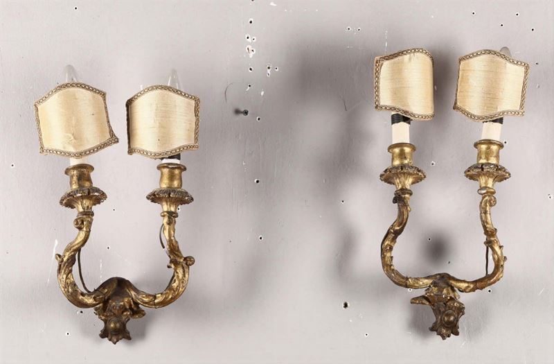 Coppia di appliques a due luci in legno intagliato e dorato, XVIII-XIX secolo  - Asta Asta a Tempo Antiquariato - I - Cambi Casa d'Aste