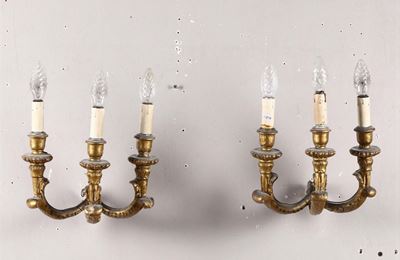 Coppia di Appliques a Tre Luci in Legno Intagliato e Dorato, XVIII-XIX Secolo
