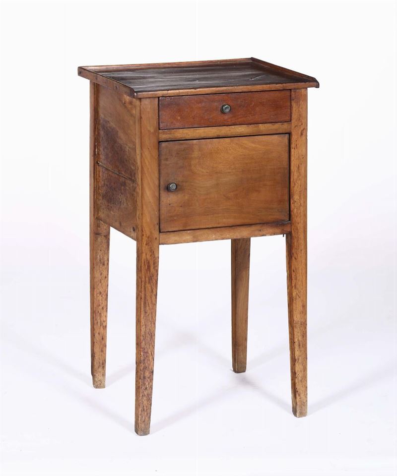 Comodino in stille direttorio in noce, XVIII secolo  - Auction Timed Fine Art - I - Cambi Casa d'Aste