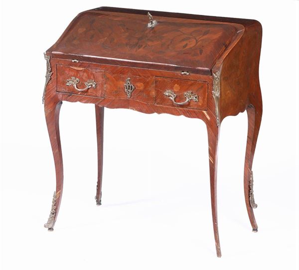 Ribaltina in stile Luigi XV lastronata ed intarsiata, fine XIX secolo