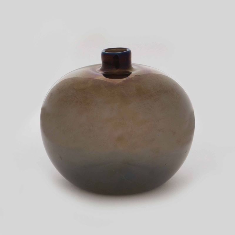 Carlo Scarpa, Venini, Murano, 1940 ca. A blown glass vase, Iridati series, flattened mouth with small neck in taupe blown glass with a strongly iridised surface  - Auction Murano '900 - II - Cambi Casa d'Aste