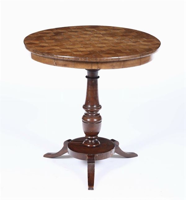 Tavolo con piano circolare lastronato ed intarsiato a motivi geometrici, XIX secolo