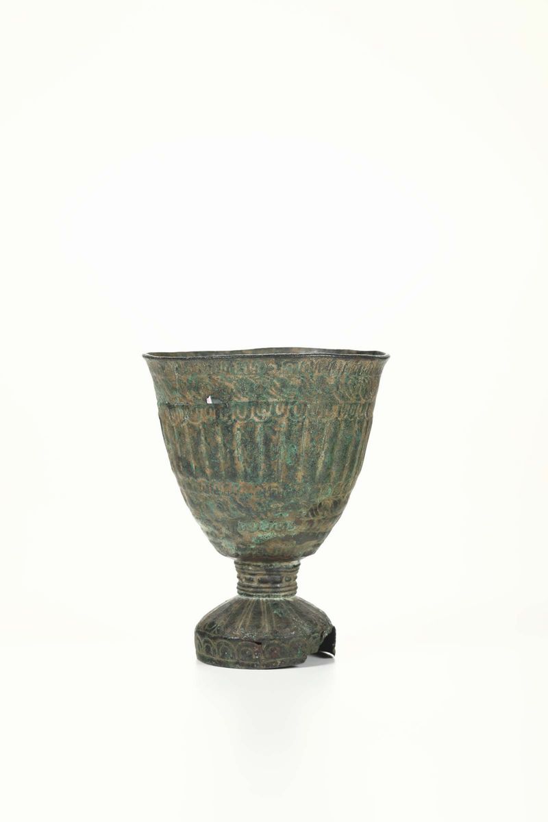 Coppa Sponsale Sasanide (persia) in Rame Finemente Sbalzato e Inciso in Forma di Baccelli