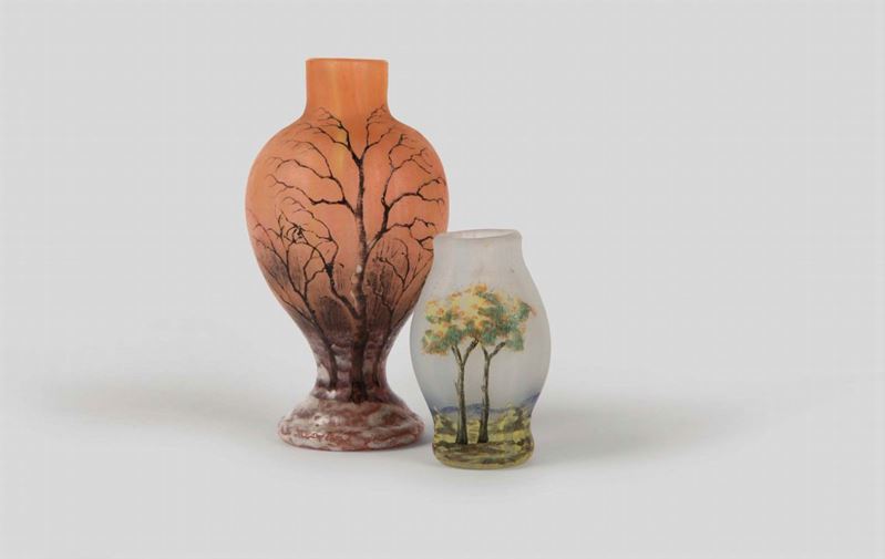 Daum, France, 1900 ca. Two miniature vases in cammeo glass with a decor of landscapes  - Auction 20th Century Decorative Arts - I - Cambi Casa d'Aste