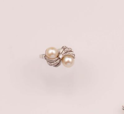 Anello con Due Perle Coltivate e Piccoli Diamanti