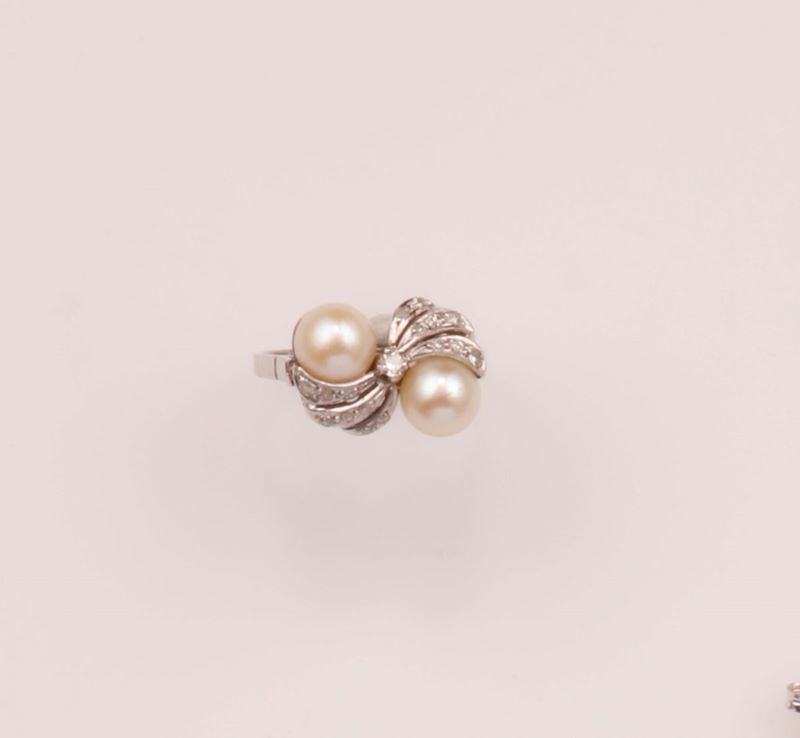 Anello con due perle coltivate e piccoli diamanti  - Asta Vintage, Gioielli e Orologi - Cambi Casa d'Aste