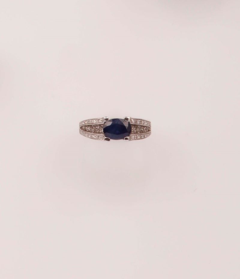 Anello con zaffiro taglio ovale di ct 1,55 circa e diamanti  - Asta Vintage, Gioielli e Orologi - Cambi Casa d'Aste