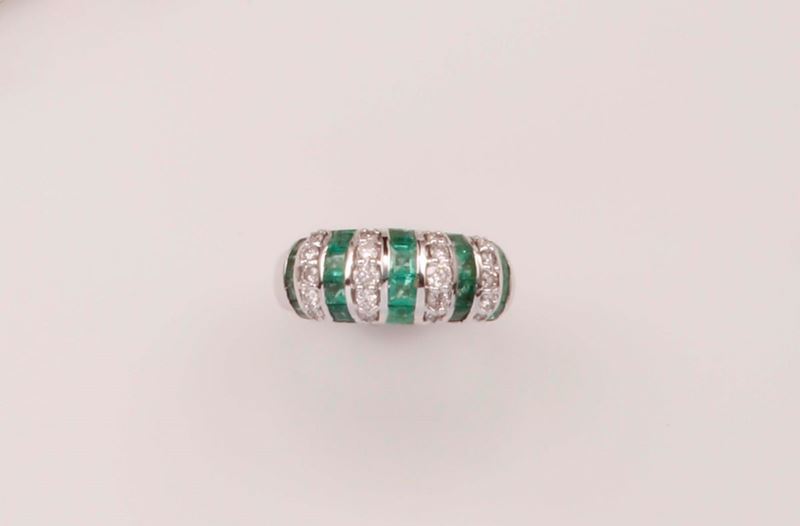 Anello a fascia con smeraldi taglio carré e diamanti taglio brillante  - Asta Vintage, Gioielli e Orologi - Cambi Casa d'Aste