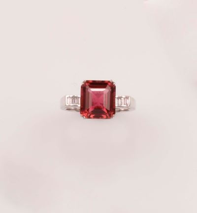 Anello con Tormalina e Diamanti Taglio Baguette