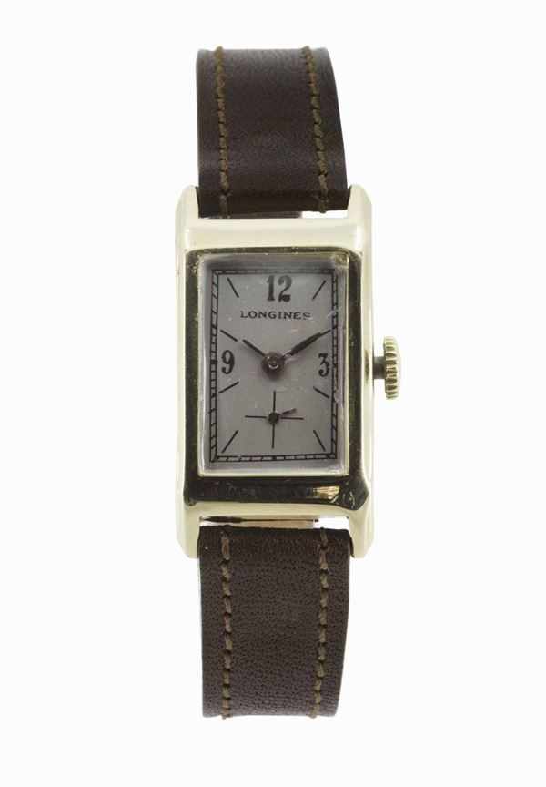 LONGINES, orologio da polso, di forma rettangolare, in oro 18K. Realizzato circa nel 1940