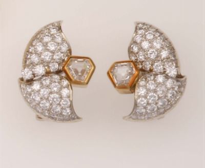 Orecchini con Diamante Centrale Taglio Esagonale a Gradini e Diamanti Taglio Brillante e Huit-hui...