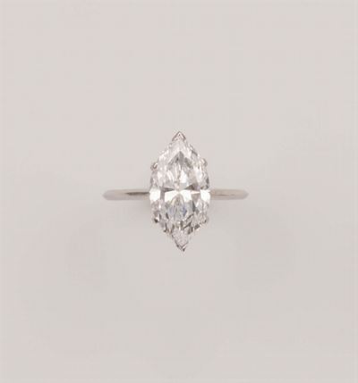 Solitaire Taglio a Marquise di Ct 4,79, Colore D, Caratteristiche Interne Vvs2