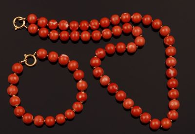 Parure Composta da Girocollo e Bracciale in Corallo