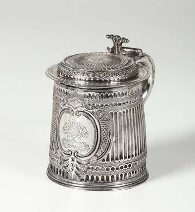 Tankard in Argento Sbalzato, Bolli Inglesi Non Pertinenti, XX Secolo