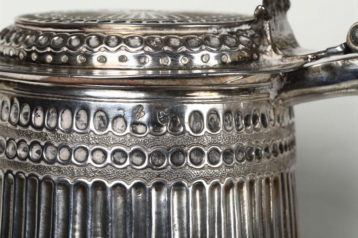 Tankard in Argento Sbalzato, Bolli Inglesi Non Pertinenti, XX Secolo
