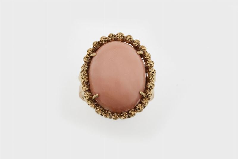 Anello con corallo rosa taglio cabochon  - Asta Fine Coral Jewels - Cambi Casa d'Aste