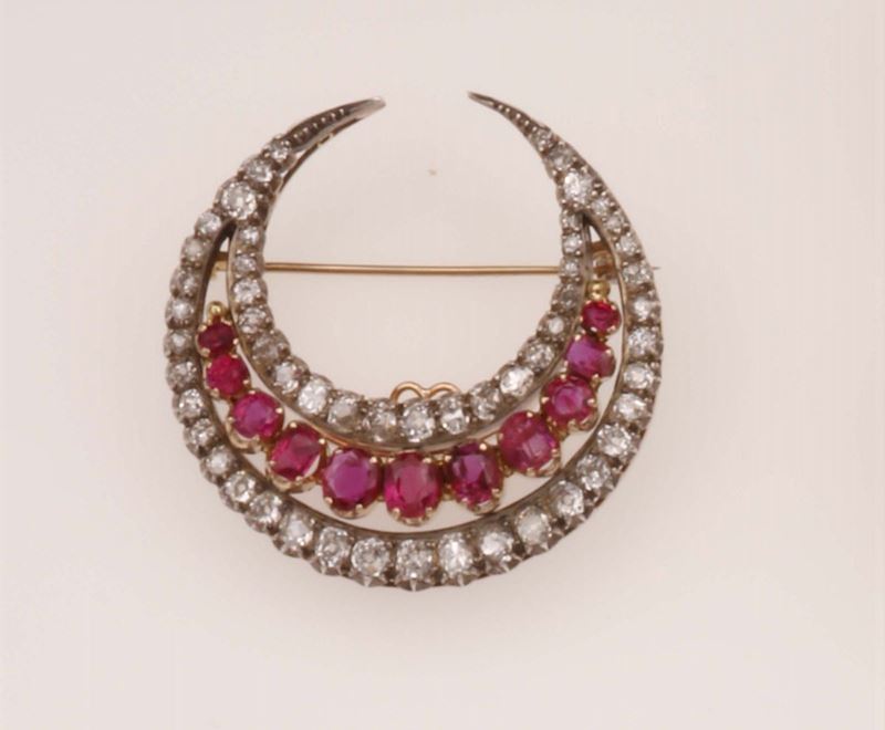 Ruby and diamond brooch designed as a crescent moon  - Auction Fine Jewels - Cambi Casa d'Aste