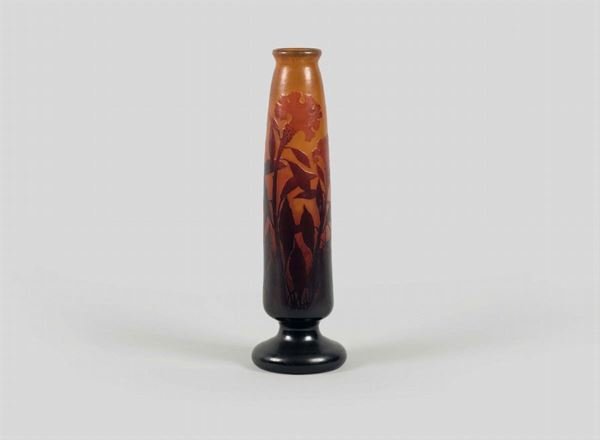 Daum, France, 1900 ca. A large vase in cameo glass in burnt tones with a floral decor