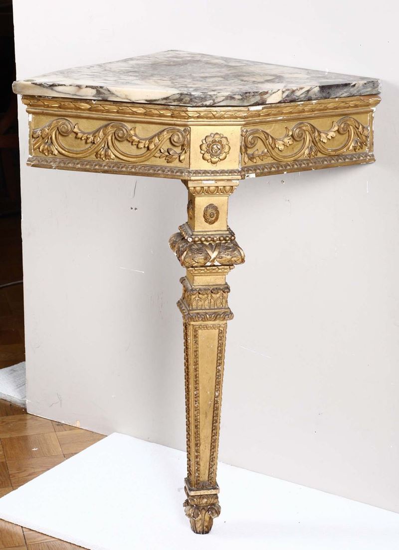 Angoliera in legno intagliato e dorato, Genova fine XVIII secolo  - Asta Antiquariato - Cambi Casa d'Aste