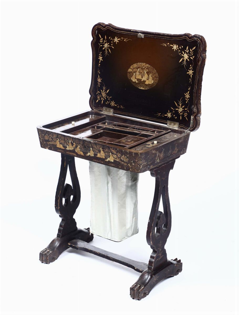 Tavolino da Lavoro in Legno Ebanizzato e Dipinto a Chinoiserie, XIX Secolo