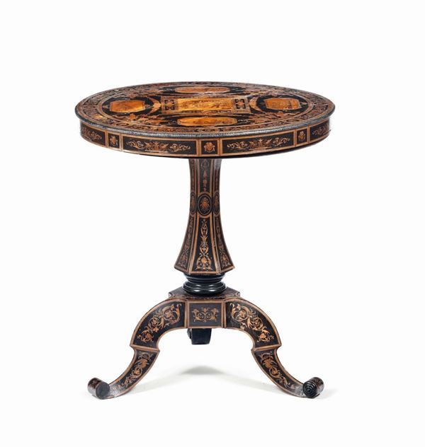 Tavolino in legno ebanizzato e finemente intarsiato in essenze pregiate, Napoli XIX secolo