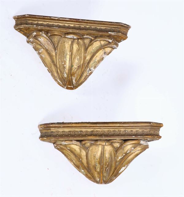 Coppia di mensole intagliate e dorate