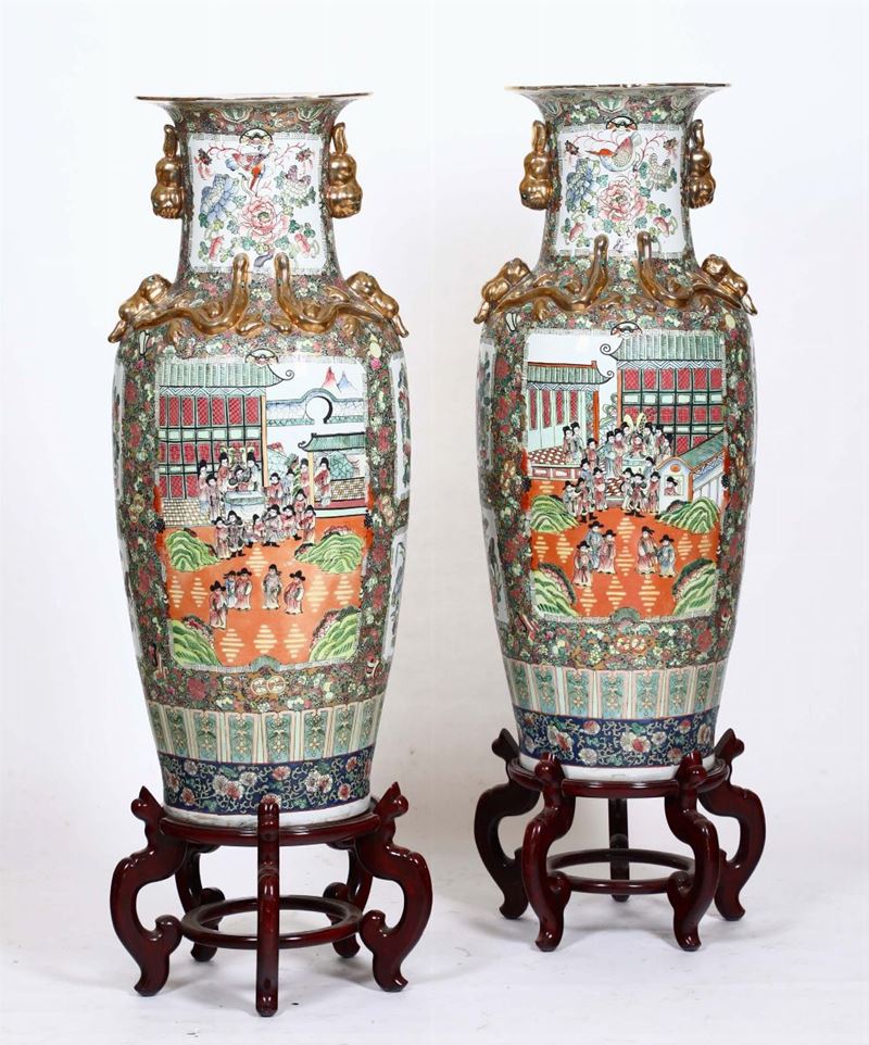 Coppia digrandi vasi in porcellana, Cina XX secolo  - Asta Antiquariato - Cambi Casa d'Aste
