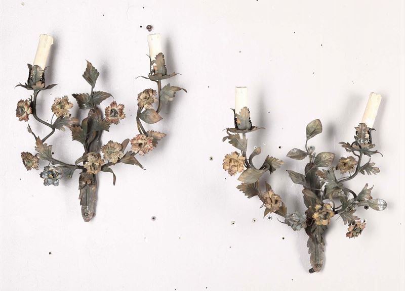 Coppia di appliques a due luci in metallo dipinto, XVIII-XIX secolo  - Auction Fine Art - Cambi Casa d'Aste