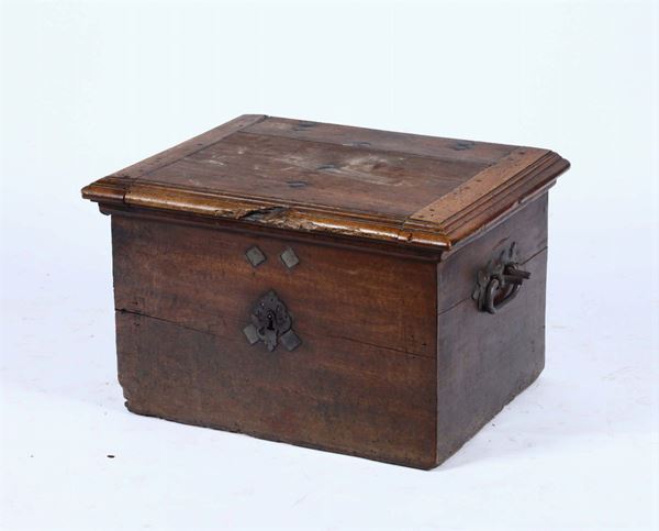 Scrigno in legno e metallo, XVIII secolo