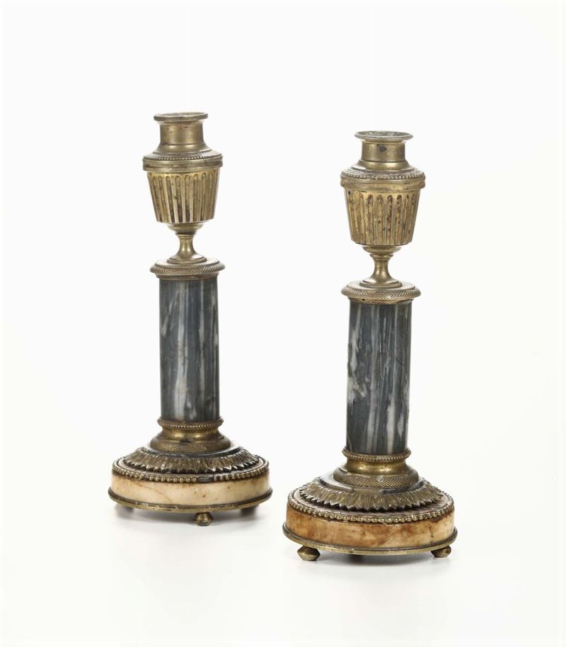 Coppia di candelieri in bronzo dorato e marmo grigio, XIX secolo  - Auction Fine Art - Cambi Casa d'Aste