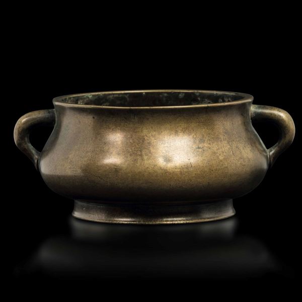 Incensiere in bronzo dorato con due manici, Cina, Dinastia Ming, XVII secolo