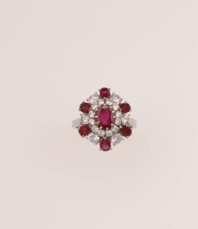 Anello con Rubini Burma e Diamanti