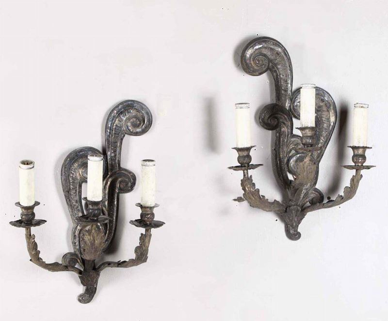 Coppia di appliques in lamierino sbalzato, XIX secolo  - Auction Fine Art - Cambi Casa d'Aste