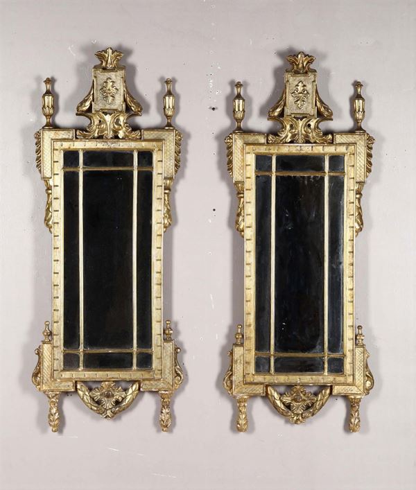 Coppia di specchiere in legno intagliato e dorato, fine XIX secolo