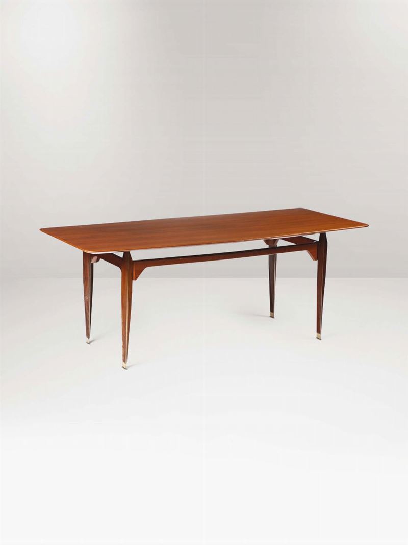 Tavolo con struttura in legno. Puntali in ottone.  - Auction Design II - II - Cambi Casa d'Aste